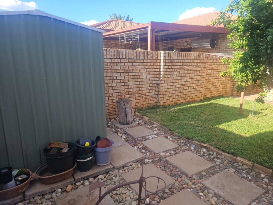 2 Bedroom Property for Sale in Rhodesdene Northern Cape
